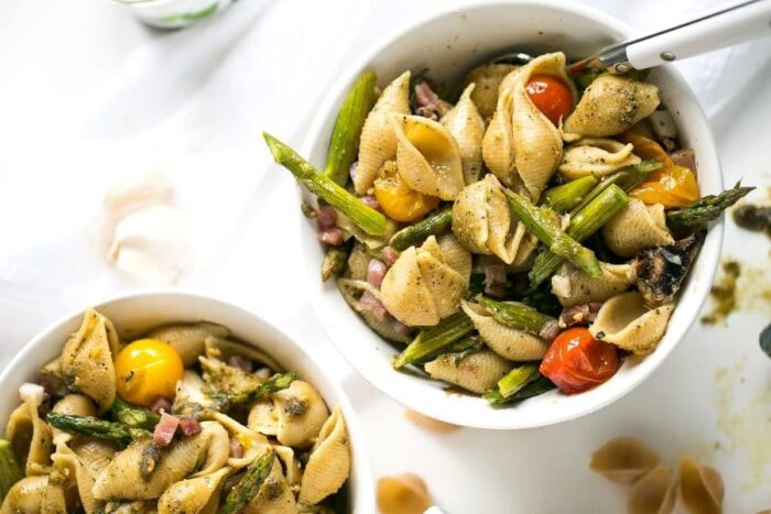 whole-wheat-pasta-salad-with-pesto-asparagus-and-roasted-tomatoes